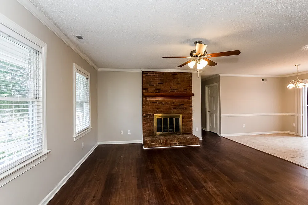 4 bed, 2.5 bath, 2283 sqft, $2,595 — Photo 4