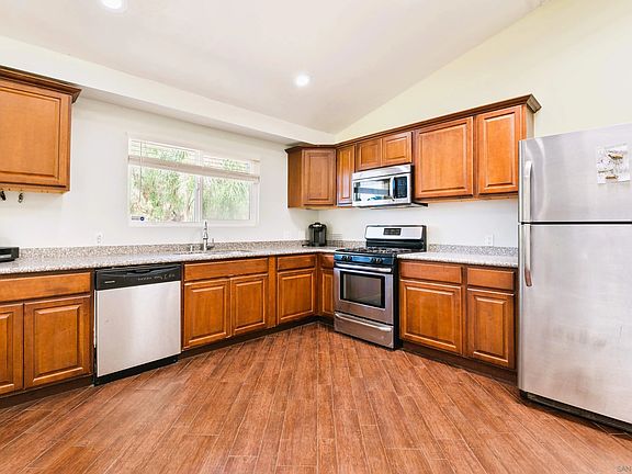 4th image of 238 Lobelia Dr
