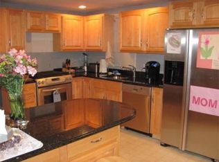 34 Woodland Rd, Uxbridge, MA 01569