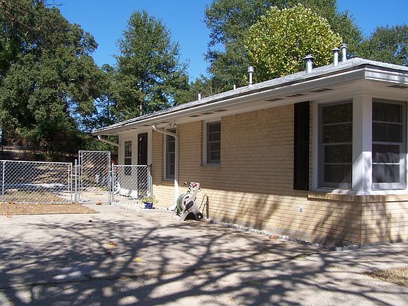 3rd image of 706 W Arkansas Ave