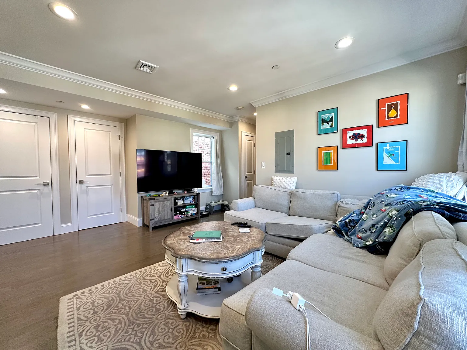 2 bed, 860 sqft, $3,700 — Photo 1