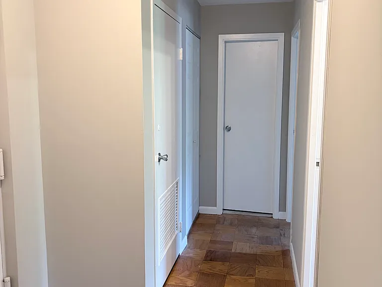 6001 Arlington Blvd — Photo 4