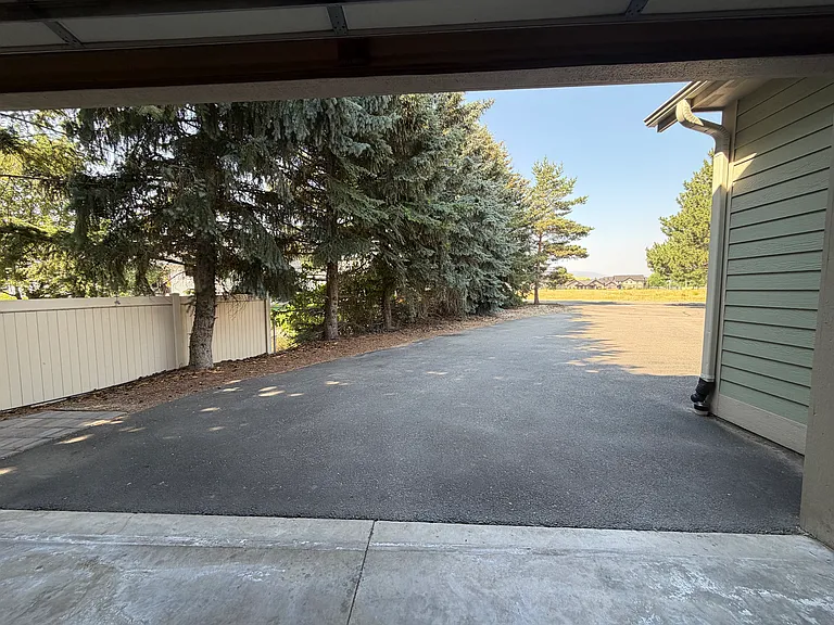 815 Parkway Dr — Photo 34