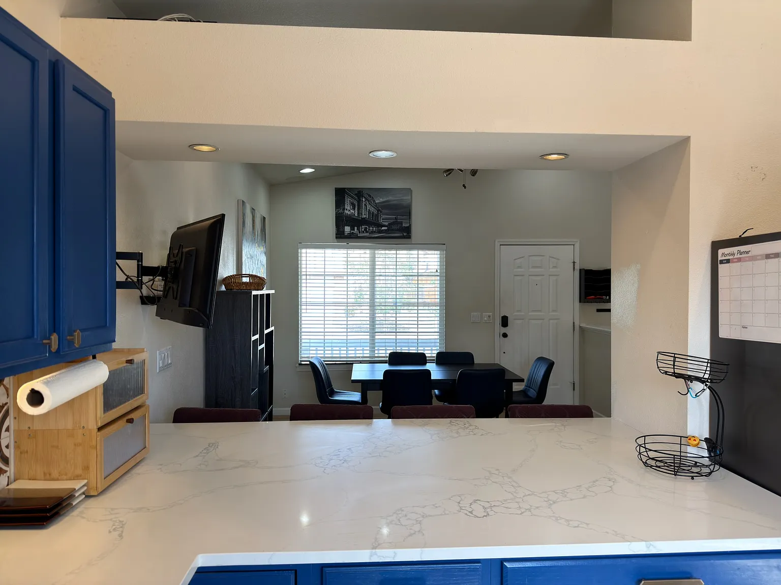 3 bed, 2056 sqft, $3,400 — Photo 3