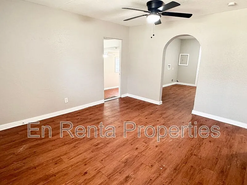 3 bed, 1.0 bath, 968 sqft, $1,595 — Photo 3