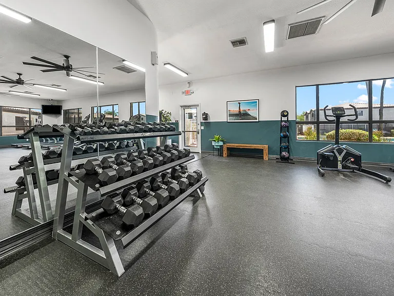 Palm Court Apartments — Photo 30