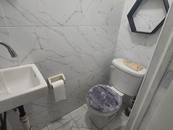 2nd image of 1134 Sutter Ave Floor 2
