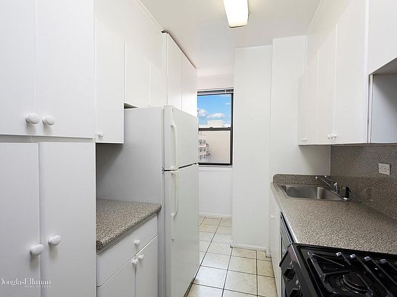 3rd image of 1523 2nd Ave #16H