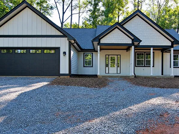 223 Long Bay Dr, West Union, SC 29696