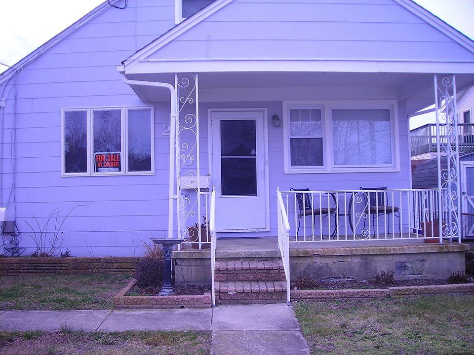 2nd image of 210 6th St S