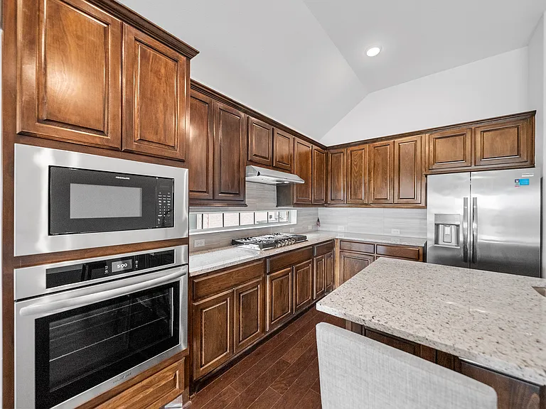 925 Baybrook Ln — Photo 11