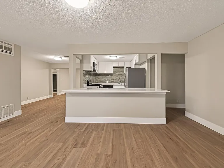 5833 Southlea St — Photo 6