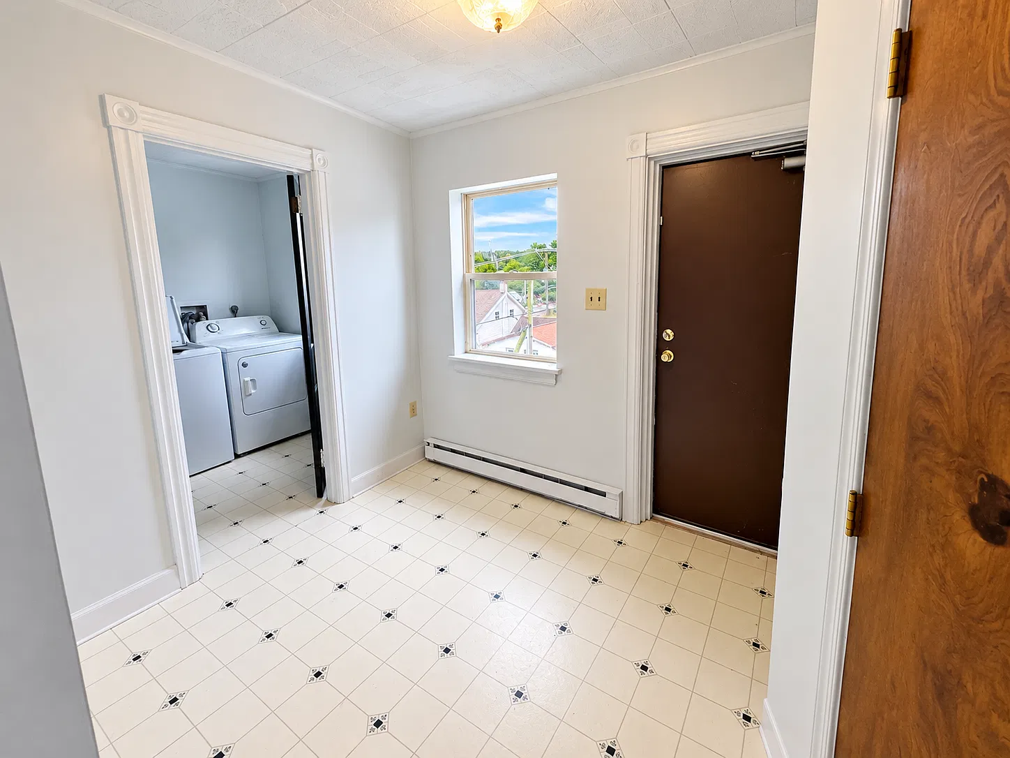 2 bed, 1.0 bath, 1100 sqft, $1,250 — Photo 2