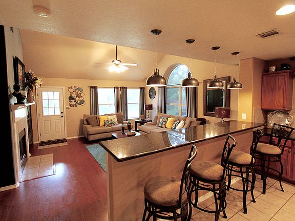 4th image of 11102 Woodridge Path