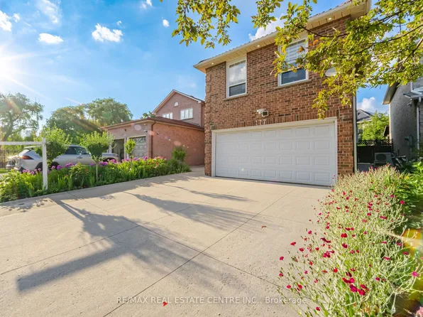 177 Surbray Grv, Mississauga, ON L5B 2E2