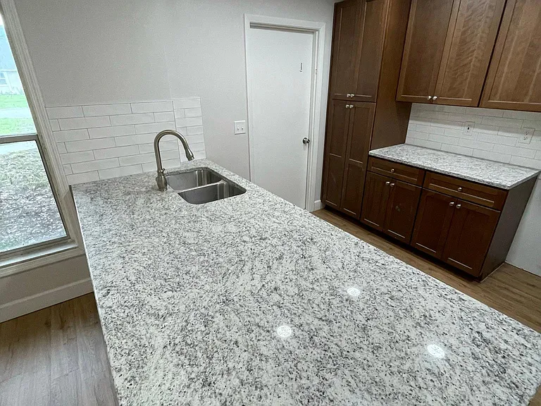 3604 Dovetail Ln N — Photo 2