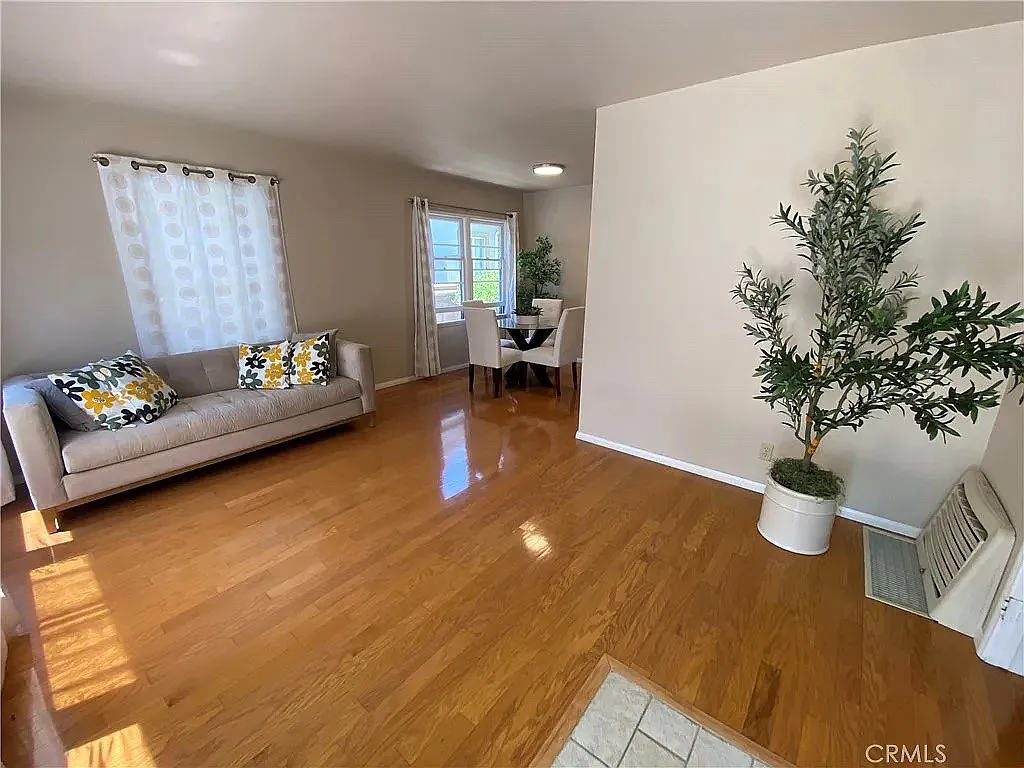3 bed, 1.5 bath, 6360 sqft, $6,800 — Photo 4