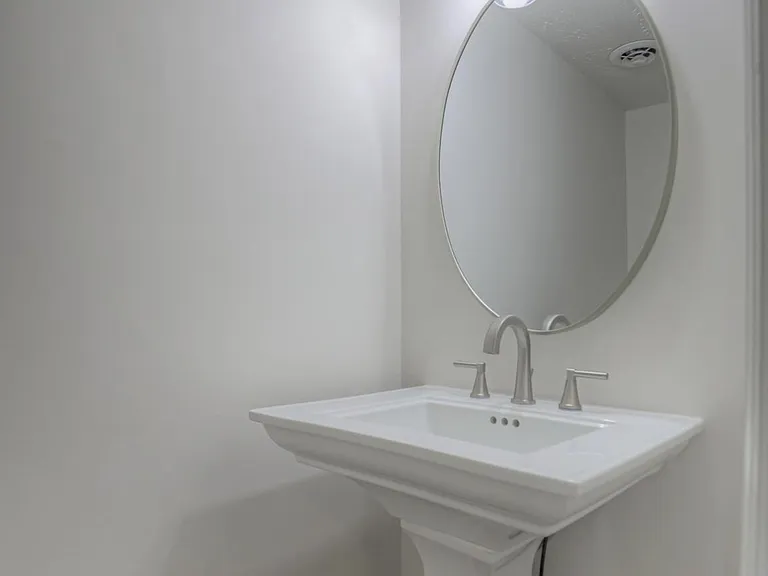 Brentwood Square Condominiums — Photo 8
