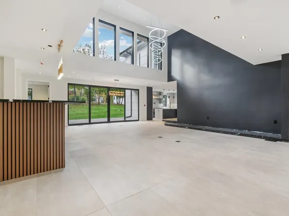 883 Greendale Ave, Needham, MA 02492