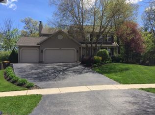 360 Greenview Dr, Crystal Lake, IL 60014