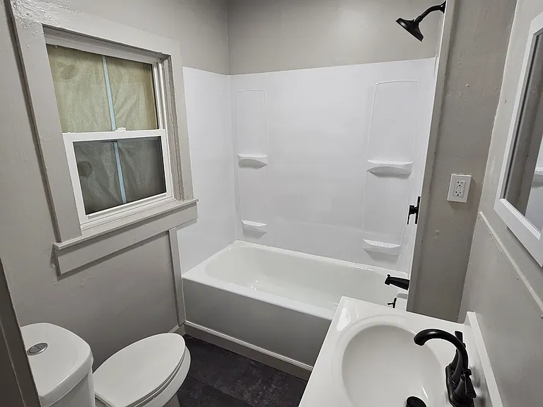 832 N Leroy St — Photo 3