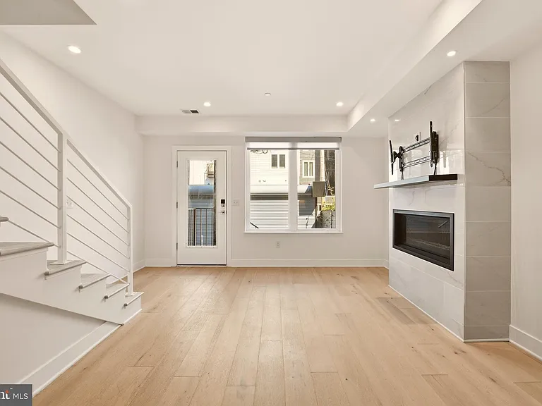 1023 16th St NE #B — Photo 10