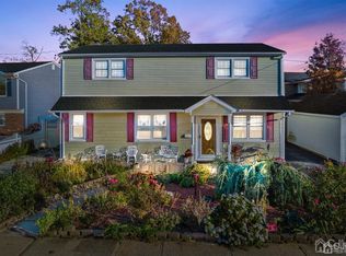 2 Mohawk Ave, Middlesex, NJ 08846