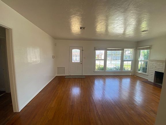 3rd image of 3552 Genevieve St