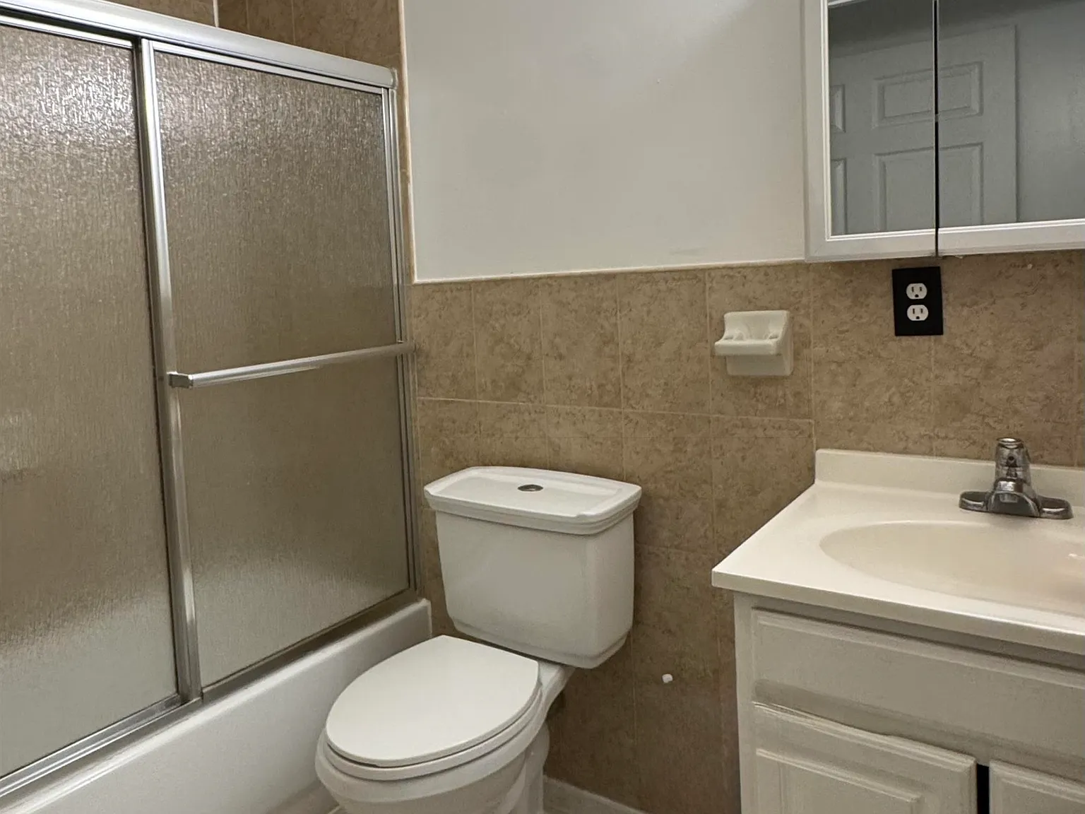 3 bed, 2.0 bath, $2,800 — Photo 3