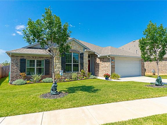 2nd image of 3803 Sierra Vista Way