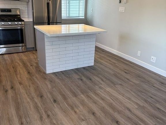 4th image of 373-379 Kuehnis Dr #4