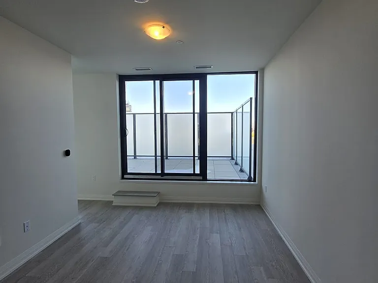 1415 Dundas St S #701 — Photo 7
