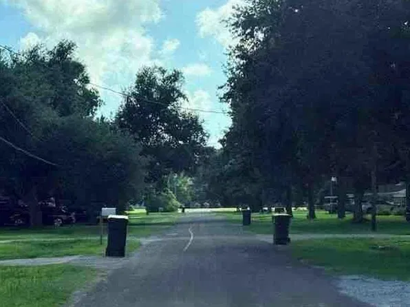 612 Light St, Anahuac, TX 77514