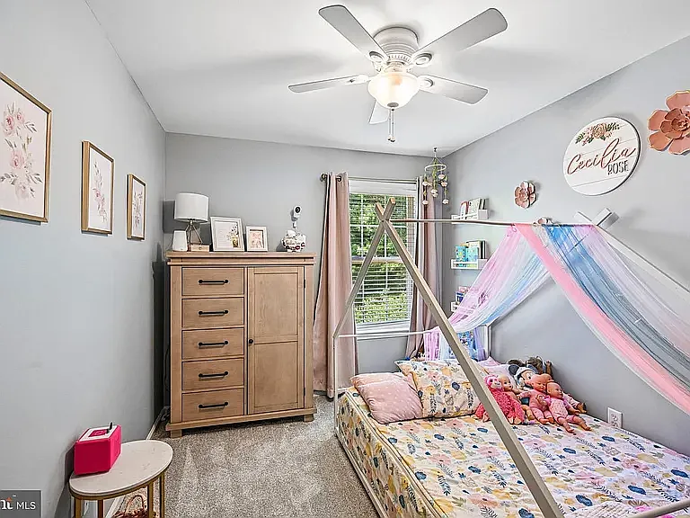 184 Victoria Ct — Photo 16