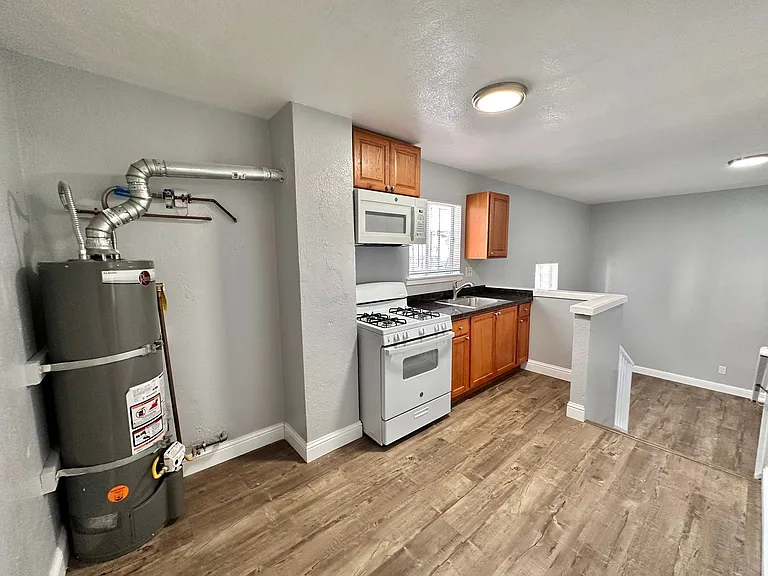5416 Foothill Blvd — Photo 15