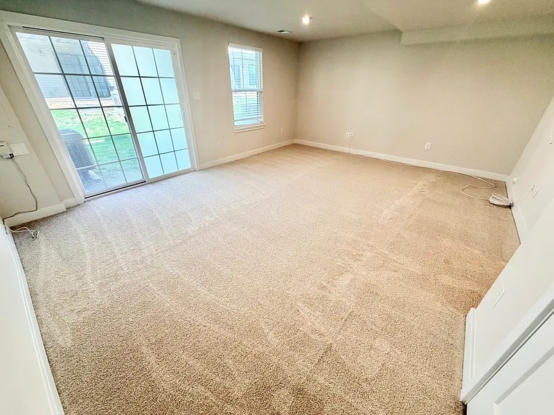 3 bed, 2.5 bath, 1960 sqft, $2,395 — Photo 2
