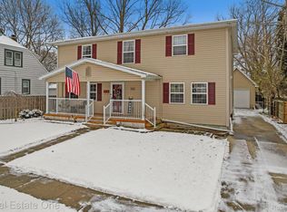 308 1st St, Fenton, MI 48430