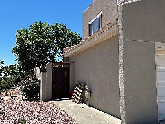 5th image of 4103 N Buena Vista Ave
