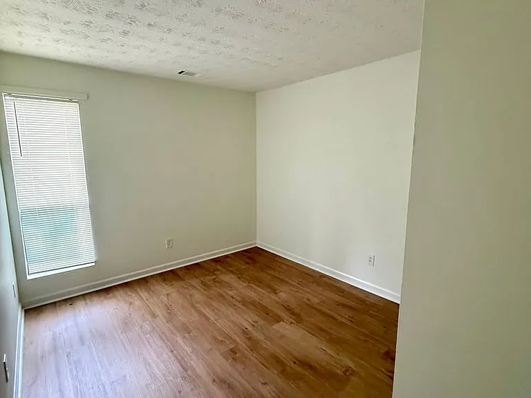 655 Post Oak Rd — Photo 13