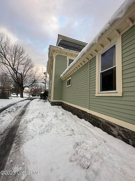 4th image of 27 Quaker Street