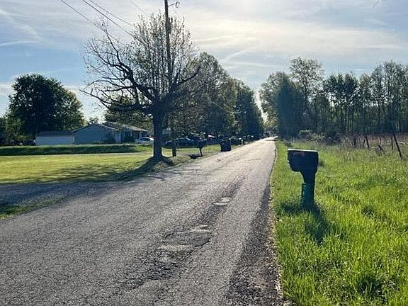 5th image of 2615 Moler Rd