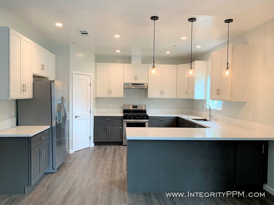1st image of 821-25 10th St
