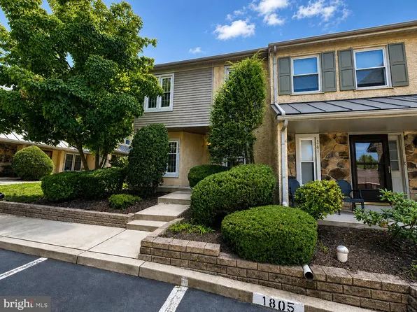 1700 Newmarket Ct, West Chester, PA 19382