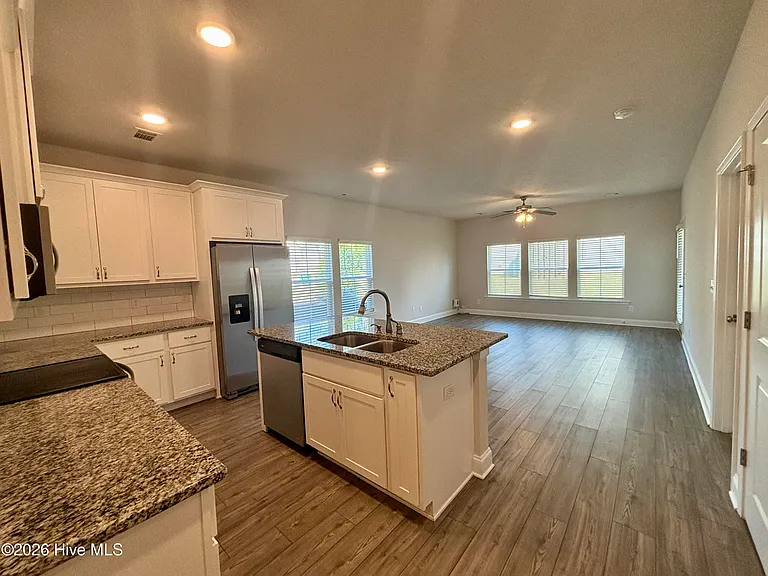 1101 Clareton Dr — Photo 4