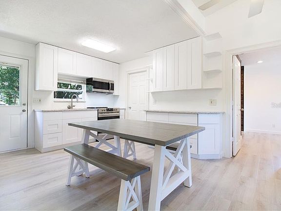4th image of 130 Dartmouth Ave E