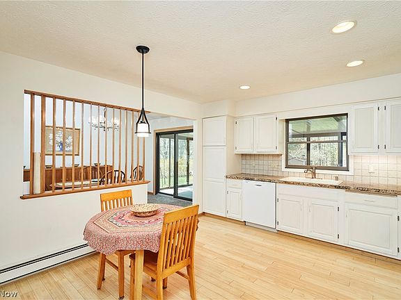 5th image of 3574 Antoinette Dr