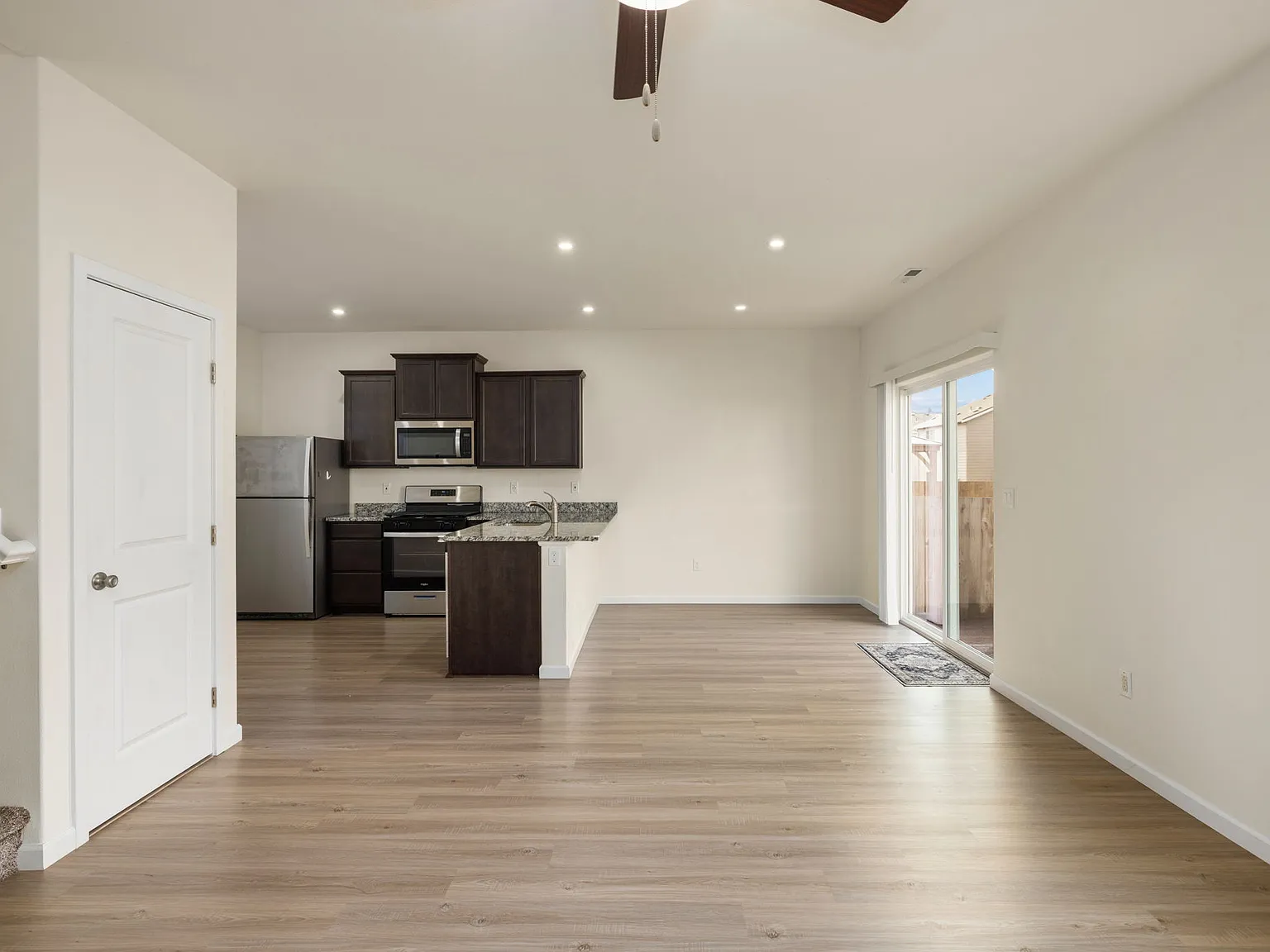3 bed, 1472 sqft, $3,500 — Photo 1
