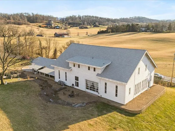 2752 Knob Creek Rd, Johnson City, TN 37604