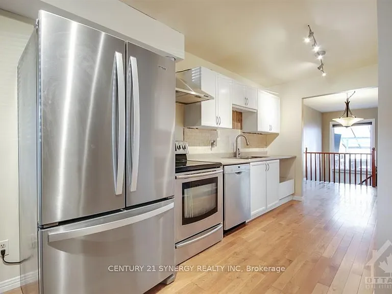 532 Pocono Cres — Photo 11