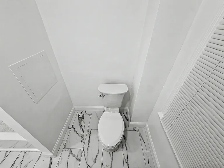 24 Saint Mary St — Photo 19